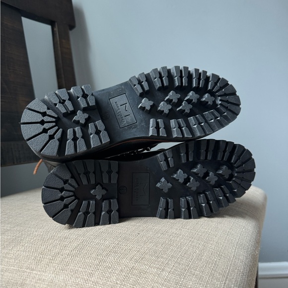 Marc Fisher Boots: Izzie Genuine Shearling Lug Sole Boot 8.5 - Picture 4 of 5